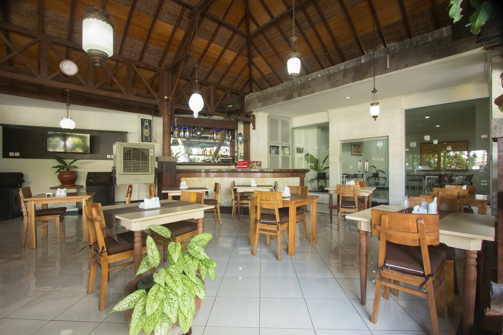 Maxi Hotel Kedonganan Jimbaran Exterior foto
